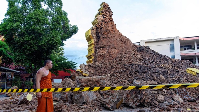 Berusia 500 Tahun, Pagoda di Thailand Roboh