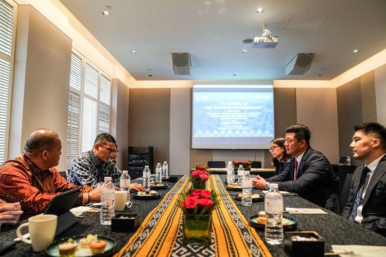 Dongkrak Performa Pariwisata Indonesia, Menparekraf Gaet Investor Singapura