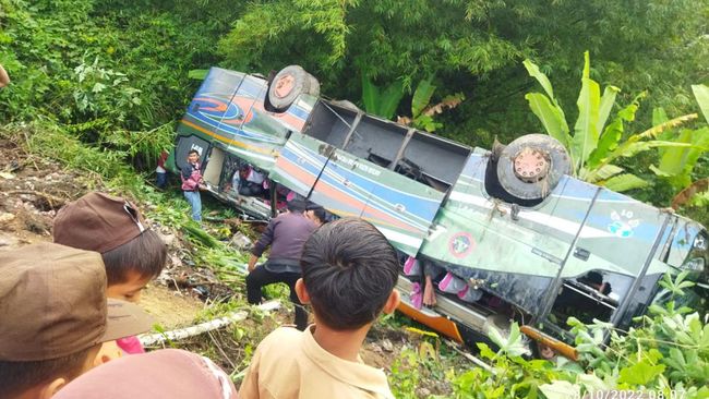 Bus ALS Masuk Jurang di Tapsel Sumut, 1 Orang Santri Meninggal Dunia