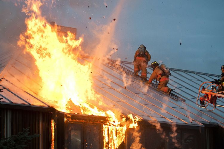 Korsleting Listrik, Satu Rumah di Perumahan Dosen UI Hangus Terbakar