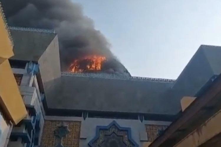 Sedang Direnovasi, Kubah Masjid Jakarta Islamic Center Terbakar hingga Ambruk