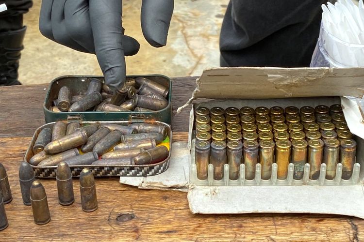 Grebek Kampung Narkoba, Polsek Palmerah Temukan 100 Peluru Aktif Senpi FN