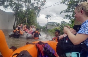 Banjir Landa Wilayah Denpasar, Belasan Wisatawan Asing Dievakuasi