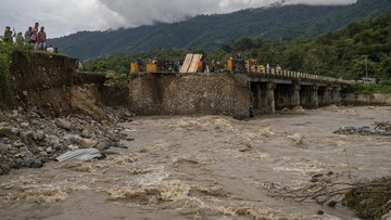 Jembatan di Bajungan Runtuh Diterjang Banjir, Jalan Trans Sulawesi Terputus