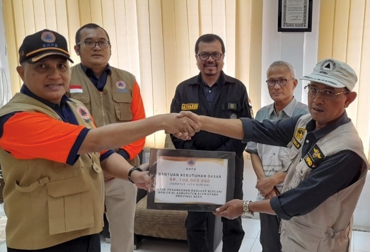 BNPB Serahkan Dukungan Senilai 350 Juta untuk Tangani Banjir di Aceh Utara