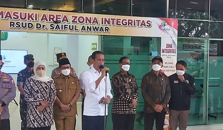 Presiden Jokowi Jenguk Korban Tragedi Kanjuruhan 