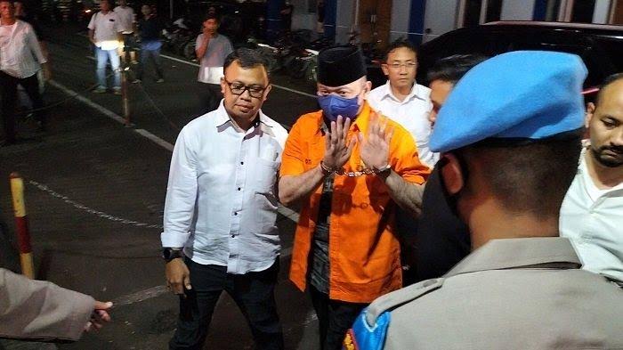 Pakai Baju Tahanan dan Peci Hitam, Irjen Teddy Masuk ke Rutan Polda Metro Jaya