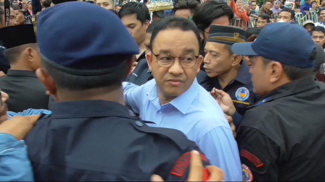 Insiden Panggung Anjlok Warnai Kedatangan Capres Nasdem Anies Baswedan di Medan