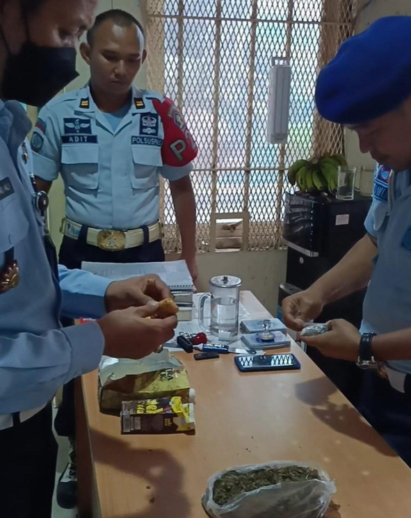 Manfaatkan Truk Sampah, Penyelundupan Sabu dan Ganja ke LP Cipinang Digagalkan