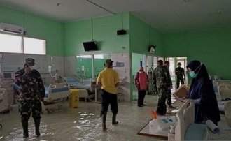 Banjir Landa RSUD Abdul Aziz Singkawang, Puluhan Pasien Dievakuasi