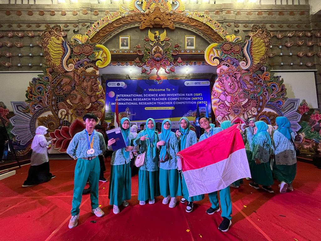 Anak Didik SMA YPSA Kembali Raih Medali Emas Penelitian Tingkat Internasional