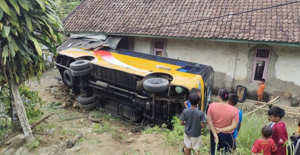 Kecelakaan di Lebak Banten, Bus Rombongan Mahasiswa Untirta Terguling