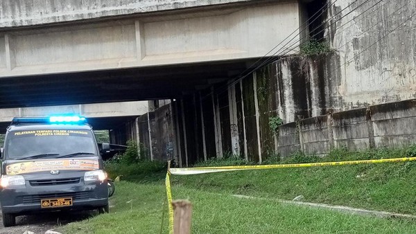 Tubuh Penuh Luka, Seorang Pria Ditemukan Tewas di Bawah Jembatan Tol Cirebon