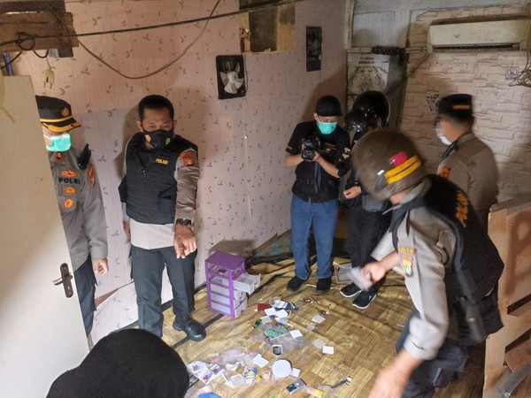 Lakukan Tes Urine, 5 dari 6 Orang yang Ditangkap di Kampung Bahari Positif Narkoba