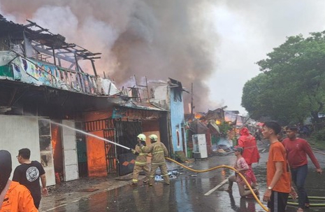 Disambar Petir, 52 Rumah di Manggarai Terbakar