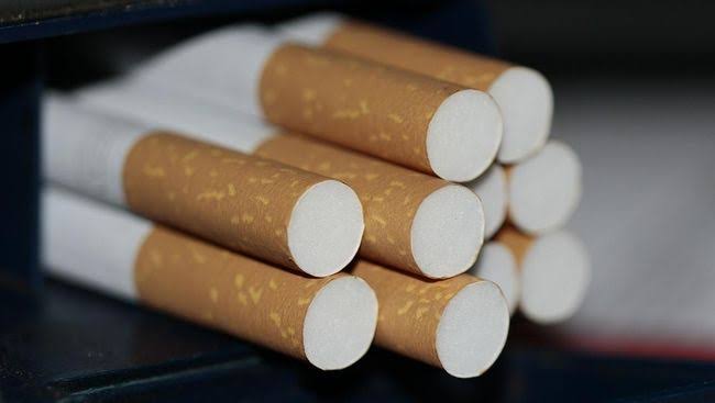 Siap-siap, Jokowi akan Larang Rokok Dijual Batangan