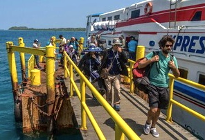 Kapal Pelni akan Jemput Wisatawan yang Terjebak Cuaca Buruk di Karimunjawa Sore Ini