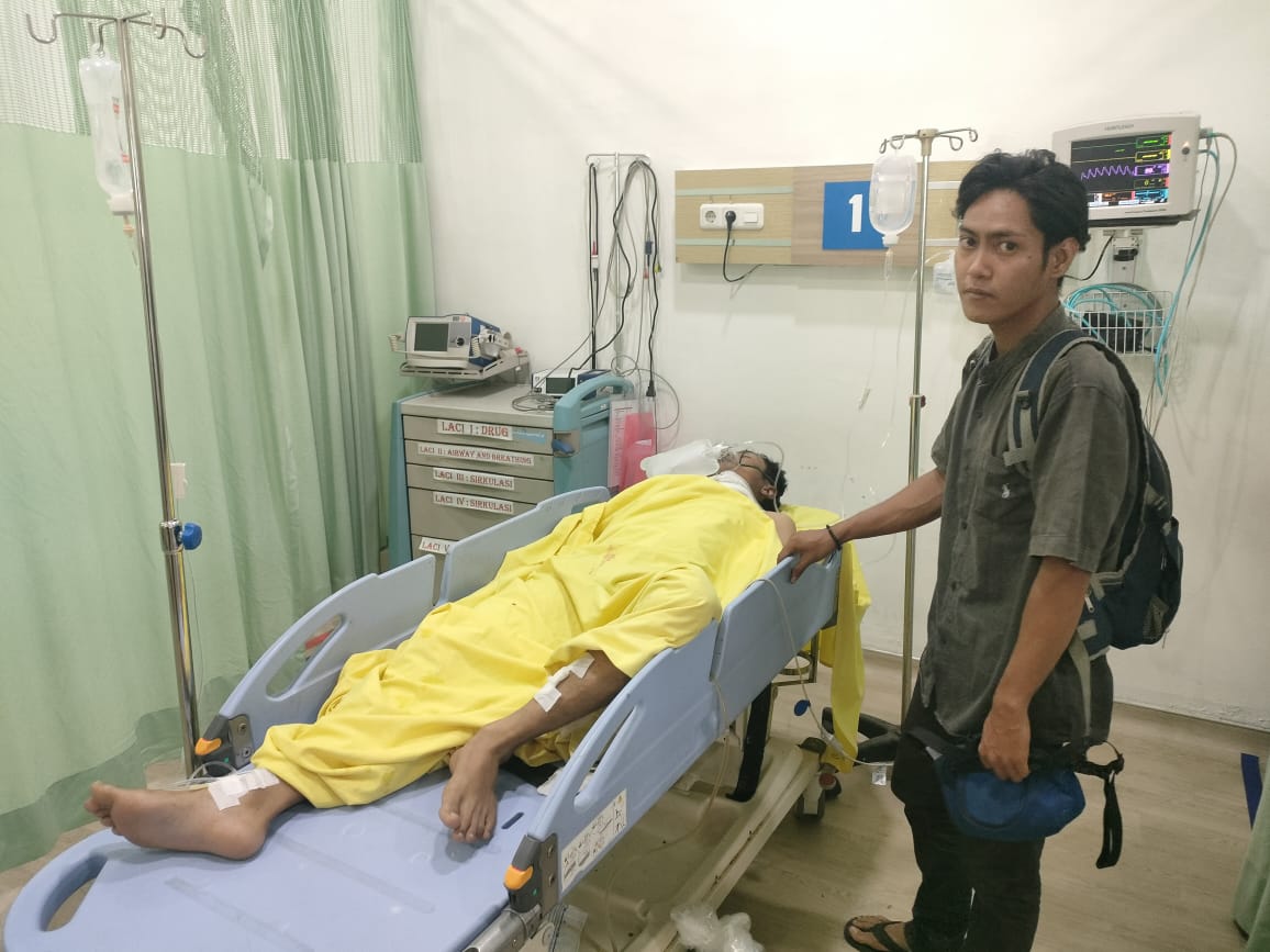 Tersengat Listrik Saat Pasang Baliho, Heri Terpaksa Dilarikan ke Rumah Sakit