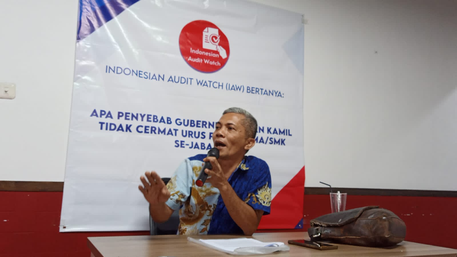 Banyak Pungli di SMA/K se Jawa Barat, IAW Sebut Ridwan Kamil Gagal