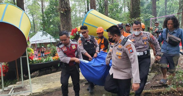 Bawa Rombongan RT Asal Semarang, Bus Pariwisata Masuk Jurang di Magetan