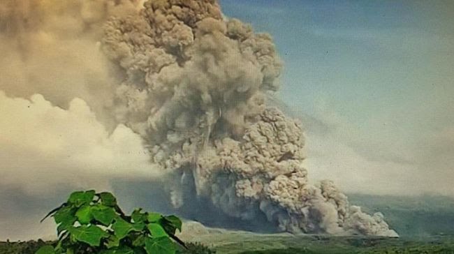 Erupsi Keluarkan Awan Panas, Status Gunung Semeru Naik Jadi Awas