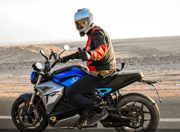 Keren! Rider Asal Mesir Touring Pakai Motor Listrik Hingga 12.740 Km