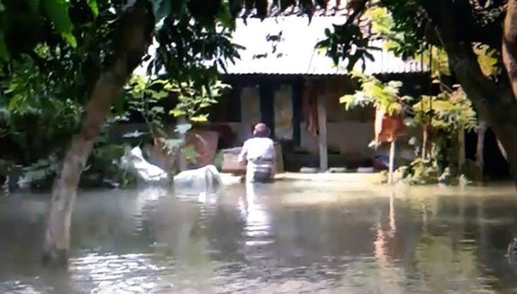 Seorang Wanita di Demak Ditemukan Tewas Mengambang di Lokasi Banjir