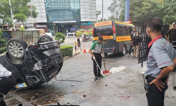 Mobilnya Tabrak Pembatas Jalan, Remaja Pengemudi di Medan Tewas Tertancap Pagar