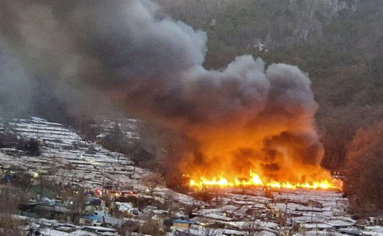 Area Kumuh di Seoul Terbakar, Puluhan Rumah Hancur dan 500 Orang Dievakuasi