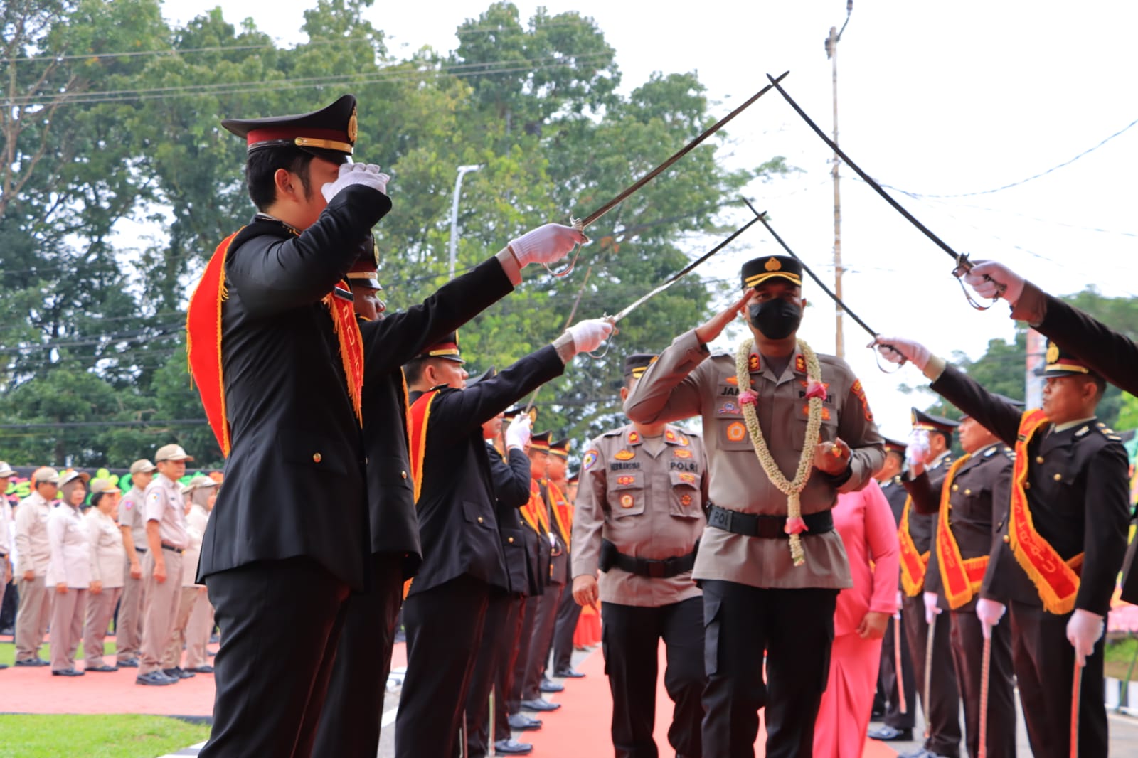 Upacara Farewell Parade Warnai Penyambutan Kapolres Labuhanbatu yang Baru