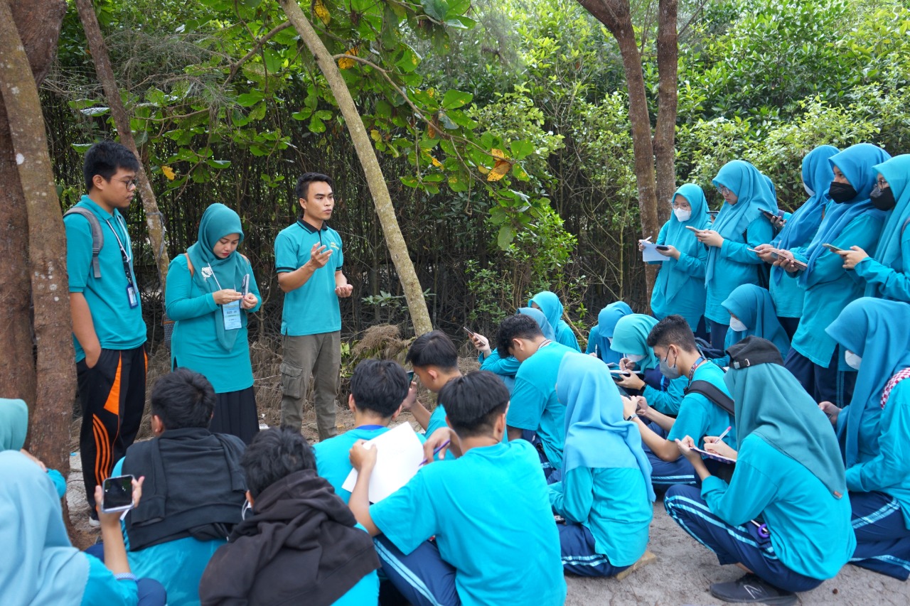 Edutour ke Pantai Mangrove, Siswa SMA YPSA Gali Potensi Wisata Pendidikan Sumut