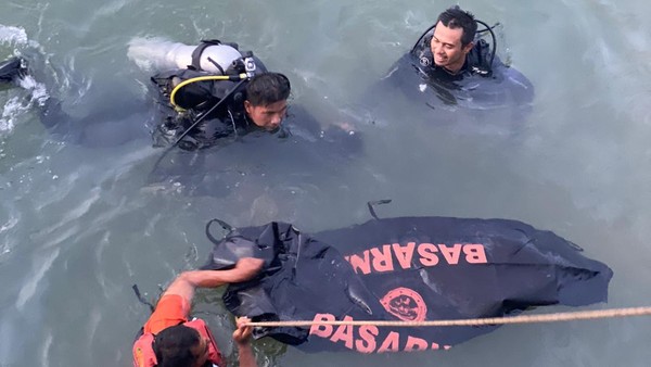 Tabrak Rumah Warga hingga Terjun ke Laut, Pengemudi Mobil di Balikpapan Meninggal Dunia