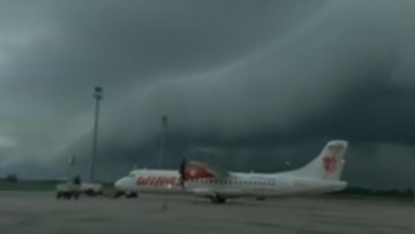 Heboh Awan Hitam Seperti Ombak di Langit Bandara Makassar, Ini Kata BMKG!