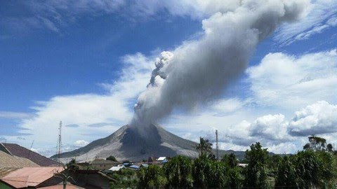 40 Orang Lakukan Pendakian, Gunung Marapi Alami Erupsi