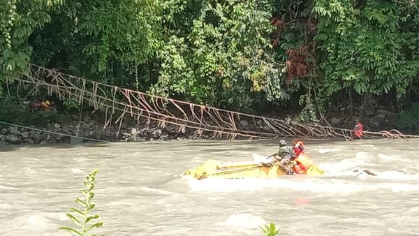 4 TNI-Polri Hilang Akibat Jembatan Putus di Sungai Pegunungan Bintang