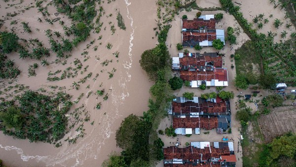Banjir Bandang di Semarang, 2 Orang Meninggal Dunia