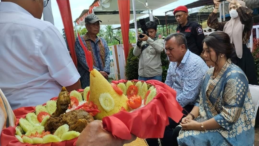 Ribuan Pendukung Nobatkan Mangapul Purba Sebagai Godfather Rakyat Simalungun   