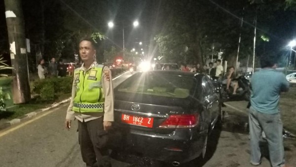 Mobil Dinas DPRD Jambi yang Tabrak Tiang Reklame Dikemudikan Anak SMA