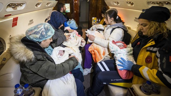Pakai Jet Pribadi, Erdogan dan Istri Selamatkan 16 Bayi Korban Gempa Turki