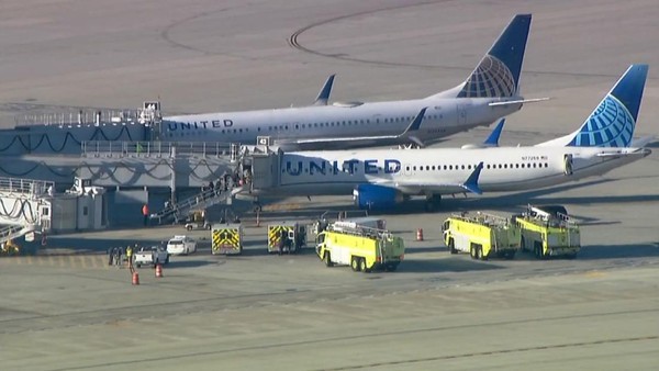 Ngeri! Baterai Laptop Terbakar di Pesawat United Airlines, 4 Orang Masuk Rumah Sakit
