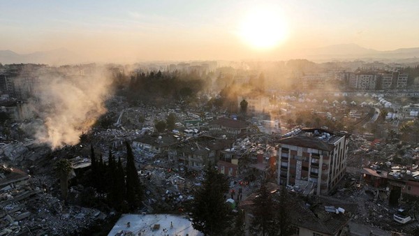 Tertimbun Reruntuhan Selama 101 Jam, Adik Kakak Selamat dari Gempa Turki
