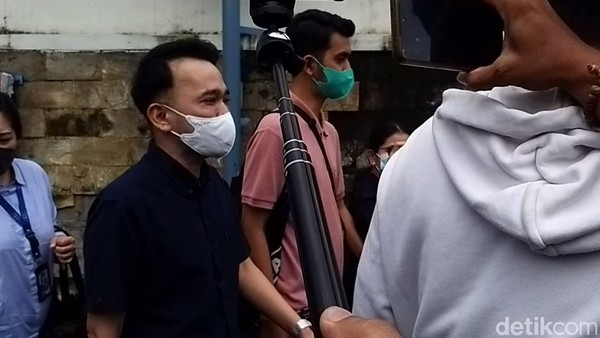 Sambangi Polda Metro Jaya, Ruben Onsu Laporkan Oknum Pemfitnah Keluarganya