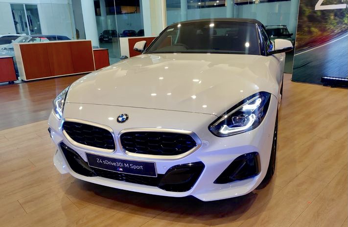 New BMW Z4 dan 530i Touring M Sport Pro Resmi Meluncur