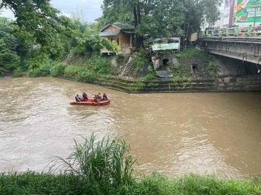 Basarnas Terus Cari Siswi SMPN 23 Medan yang Hanyut di Sungai Denai