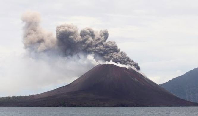 Gunung Anak Krakatau Kembali Erupsi, Letusan Capai 800 Meter