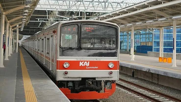 KAI Commuter Bolehkan Penumpang Makan-Minum di Gerbong KRL Selama Ramadan