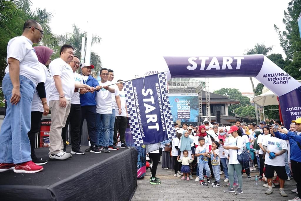 Meriah! Jalan Sehat HUT ke-25 BUMN Sinergi PLN dengan Stakeholders di Salatiga Sukses