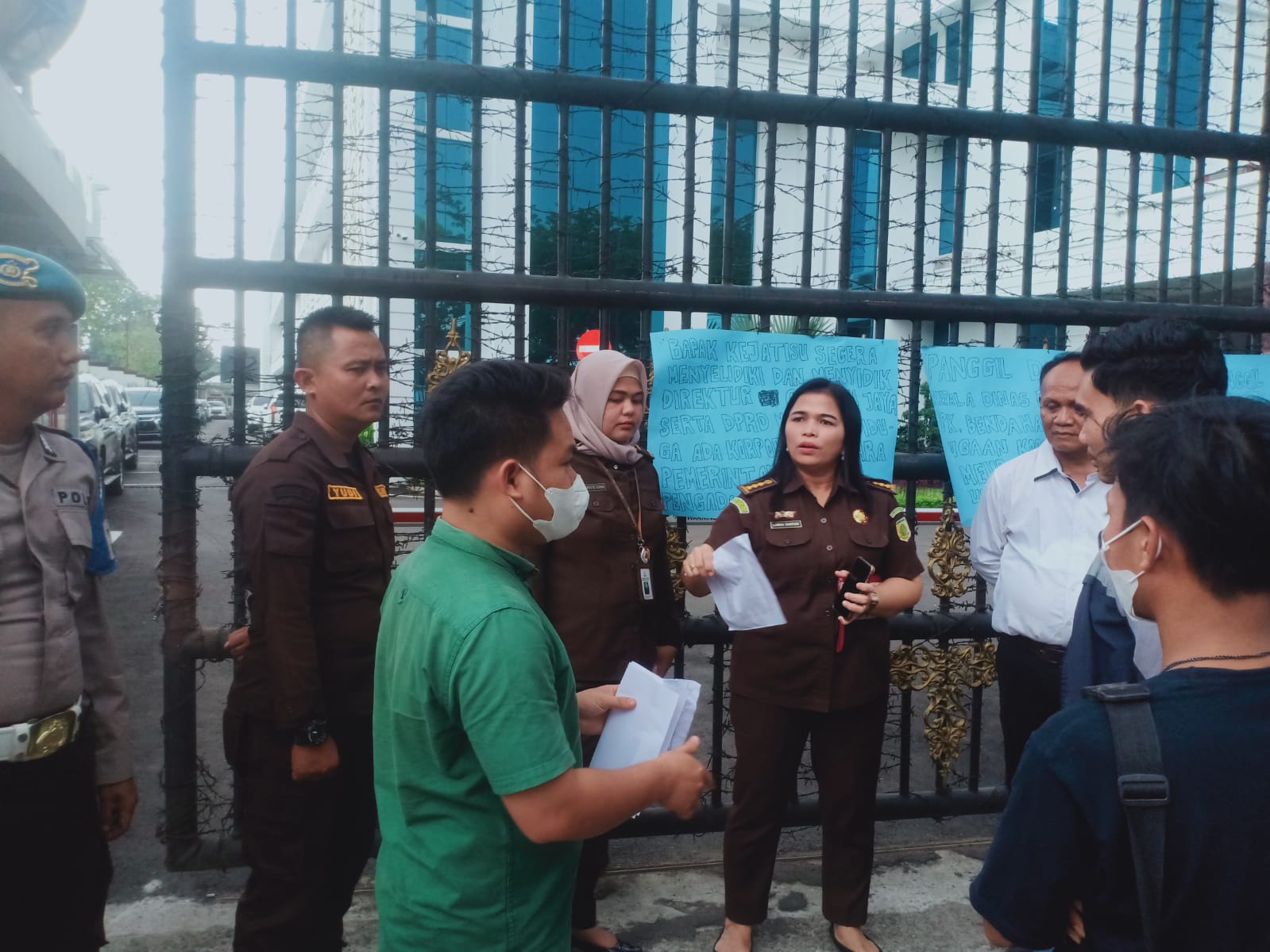 Demo Kejatisu, FMPK Sumut Minta Dana Meubelair Rp3,4 M Disdik Madina Diselidiki   