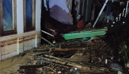 Belasan Tenda Pengungsian Korban Gempa Cianjur Hanyut Diterjang Banjir Bandang