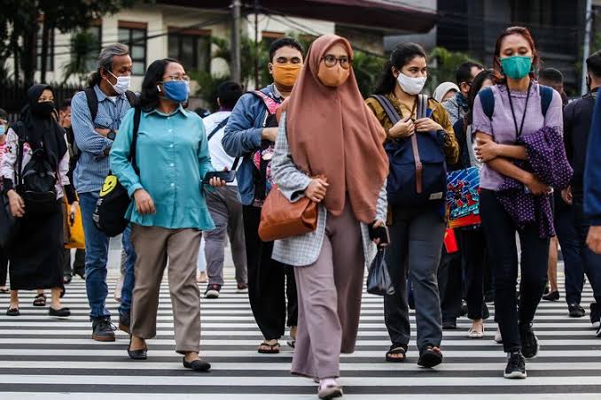 IDI dan Kemenkes RI Berbeda Pendapat Soal Penggunaan Masker di Tempat Tertutup